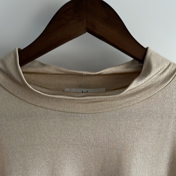 Mock Turtleneck Gold Shimmery Flowy Blouse Size XL - Picture 4 of 5